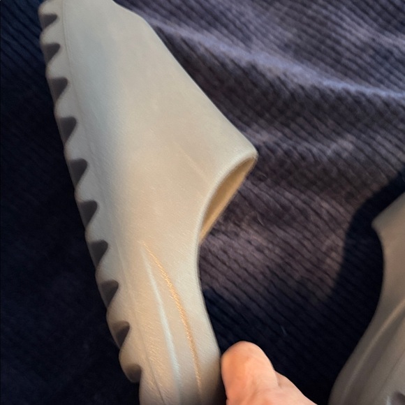 Yeezy Gray Slide Sandals - Picture 4 of 5